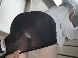 "Ze Ze Feng Shang" là một tiệm massage chân thường xuyên. Phải thuyết phục rất nhiều mới hiểu được!
